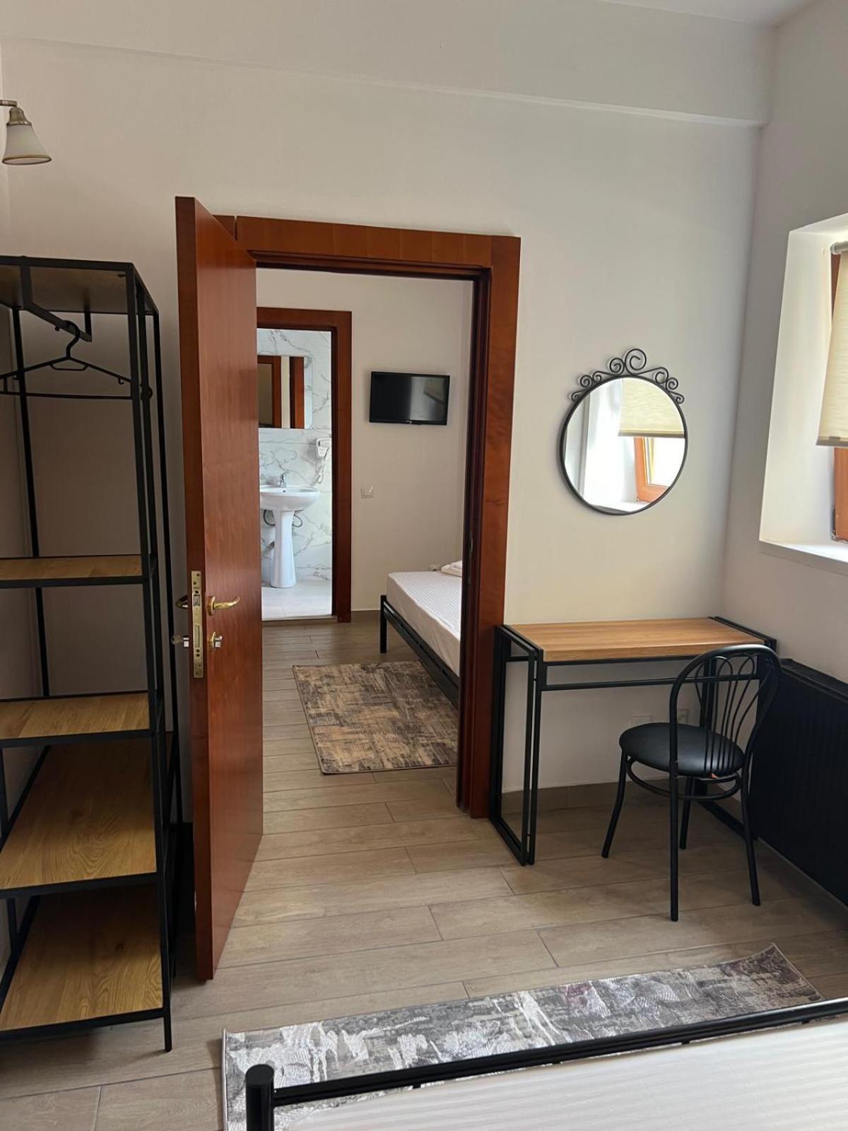 Hotel Reina Βουκουρέστι Εξωτερικό φωτογραφία