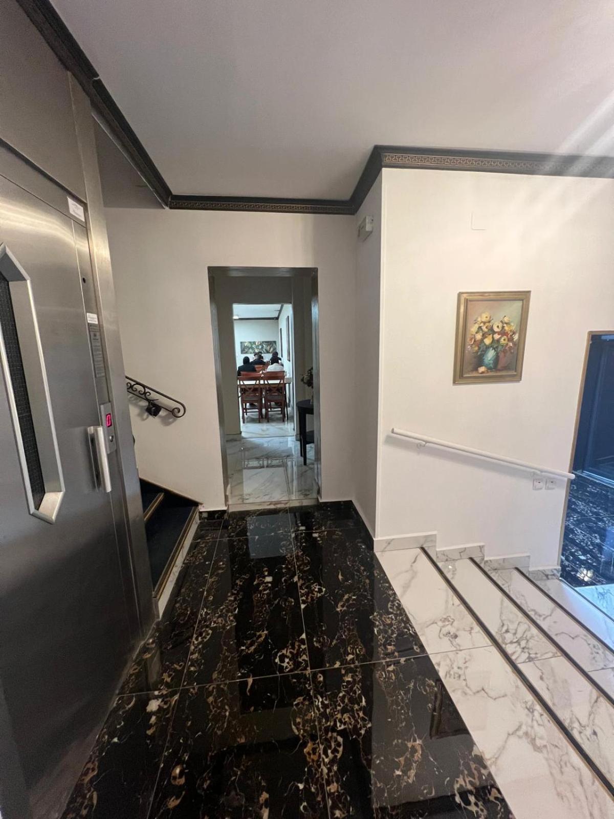 Hotel Reina Βουκουρέστι Εξωτερικό φωτογραφία