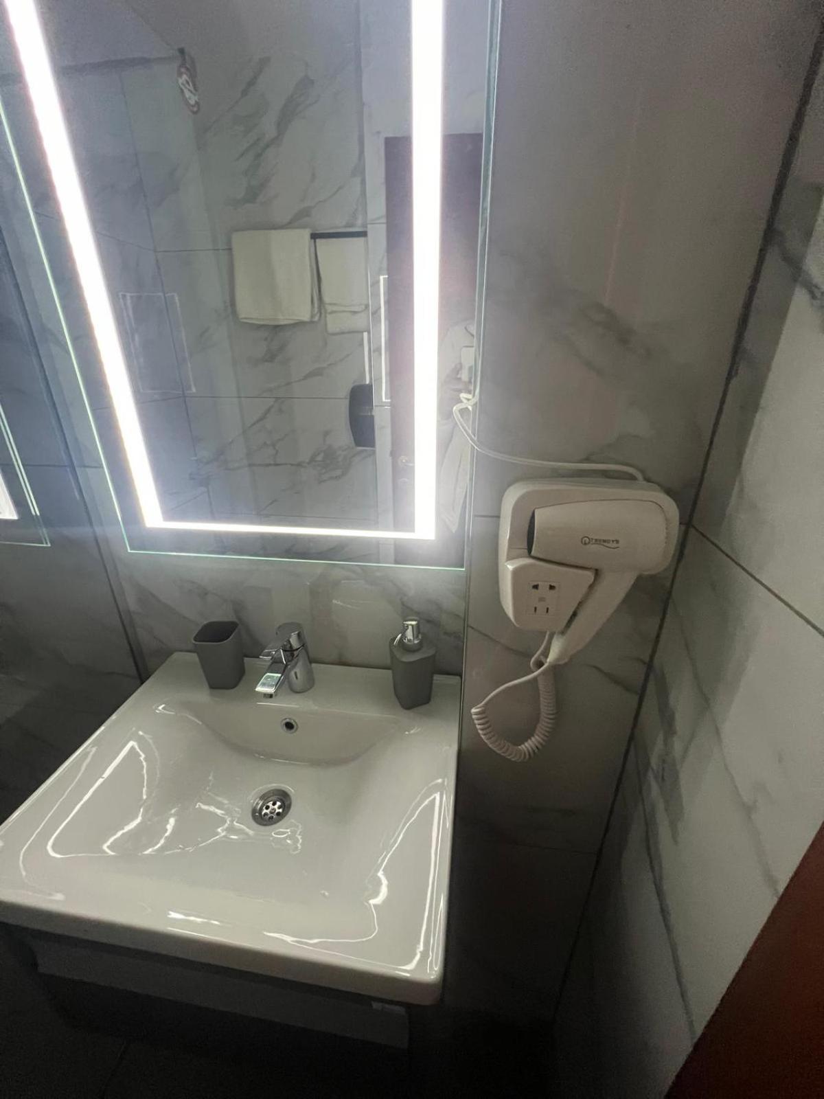 Hotel Reina Βουκουρέστι Εξωτερικό φωτογραφία