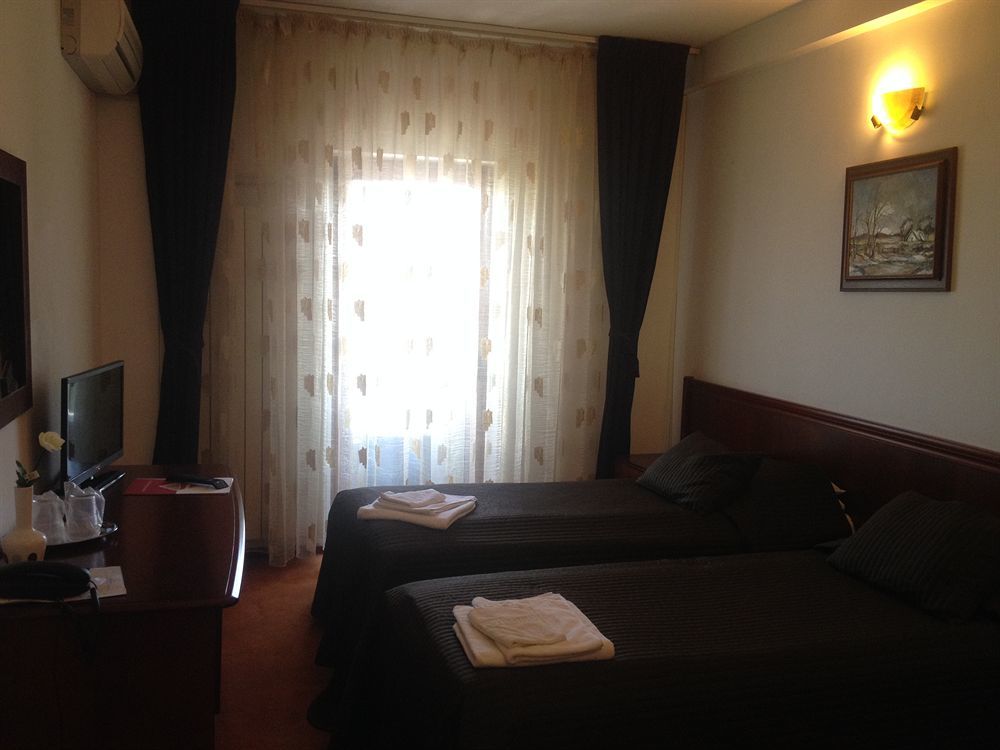 Hotel Reina Βουκουρέστι Εξωτερικό φωτογραφία