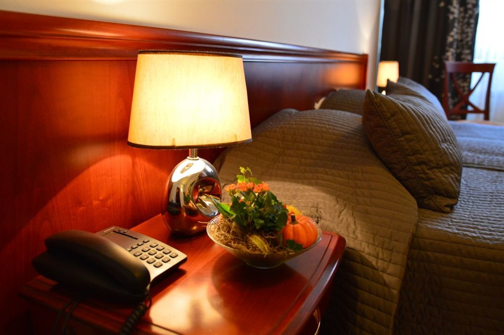Hotel Reina Βουκουρέστι Εξωτερικό φωτογραφία