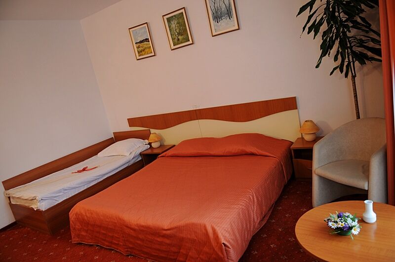 Hotel Reina Βουκουρέστι Εξωτερικό φωτογραφία